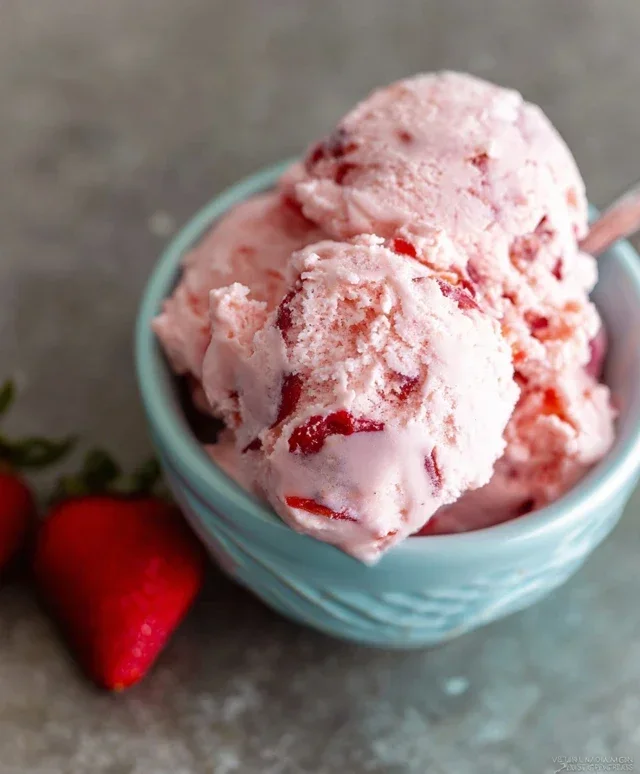 Homemade Strawberry Ice Cream
